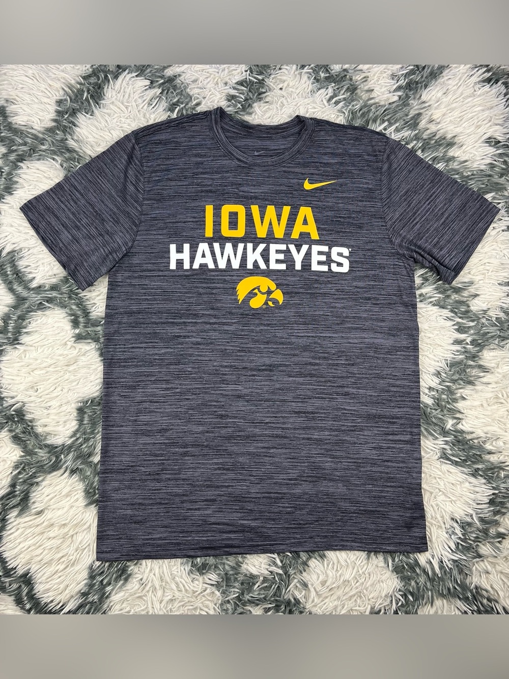 Nike Men’s Gray Yellow Iowa Hawkeyes Logo T-shirt Size Large
